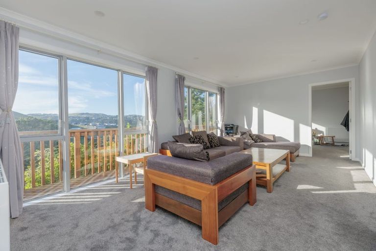 Photo of property in 32 Melksham Drive, Churton Park, Wellington, 6037