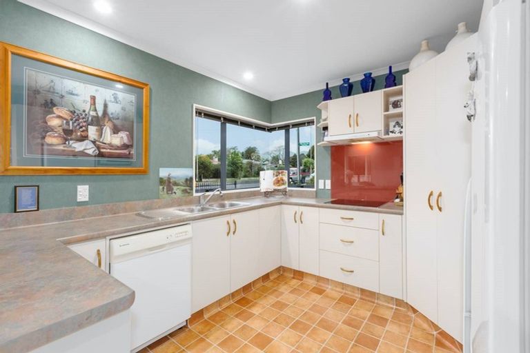 Photo of property in 1 West Peak Way, Otaki, 5512