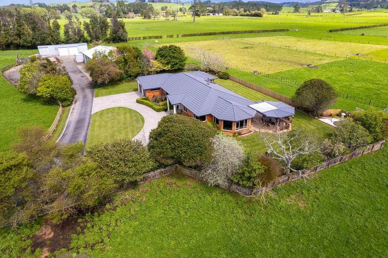 Photo of property in 550 Mountain Road, Lepperton, New Plymouth, 4373