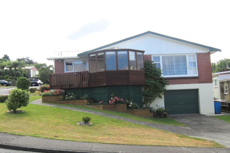 Photo of property in 10 Sunnyview Drive, Brown Owl, Upper Hutt, 5018