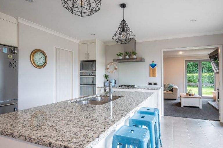 Photo of property in 90 Dalmore Way, Acacia Bay, Taupo, 3385