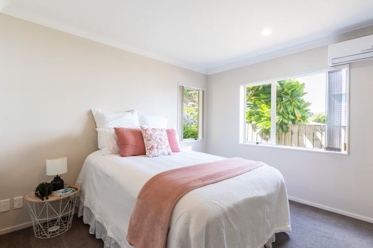 Photo of property in 18 Erlestoke Crescent, Churton Park, Wellington, 6037