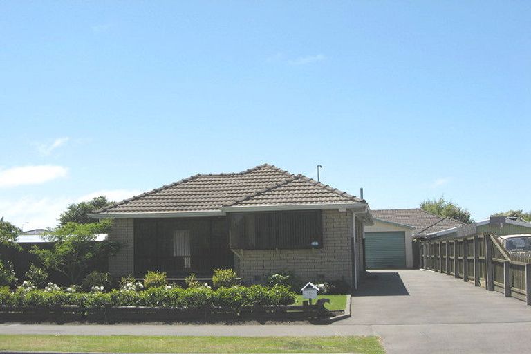 Photo of property in 10 Donnington Street, Parklands, Christchurch, 8083