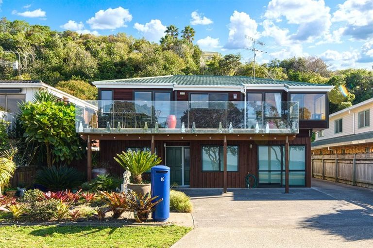 Photo of property in 18 Matakatia Parade, Matakatia, Whangaparaoa, 0930