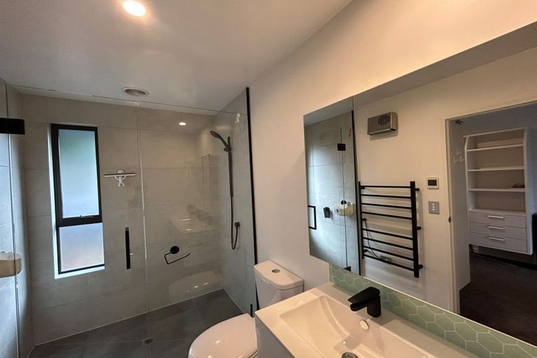 Photo of property in 6 Mataraki Place, Wanaka, 9305