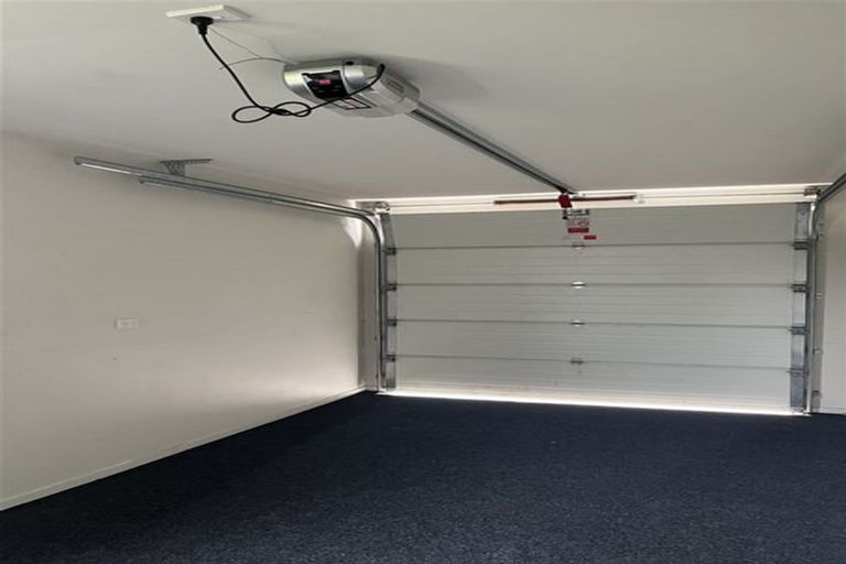 Photo of property in 8 Puhakehake Place, Flat Bush, Auckland, 2019