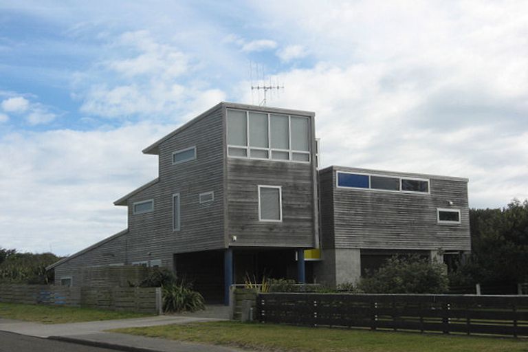 Photo of property in 2 Hydrabad Drive, Waitarere Beach, Levin, 5510