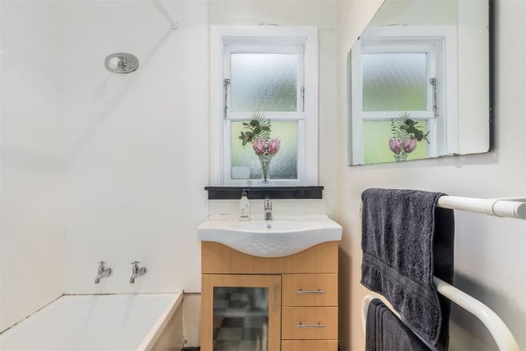 Photo of property in 38 Raroa Terrace, Tawa, Wellington, 5028