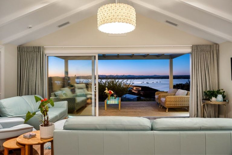 Photo of property in 37 Coppelia Avenue, Omokoroa, 3114