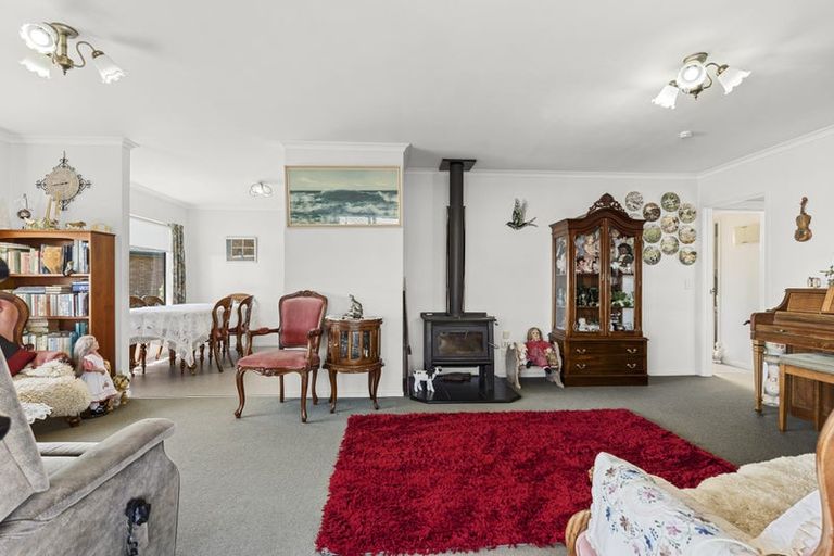 Photo of property in 11 Leon Place, Waitara, 4320