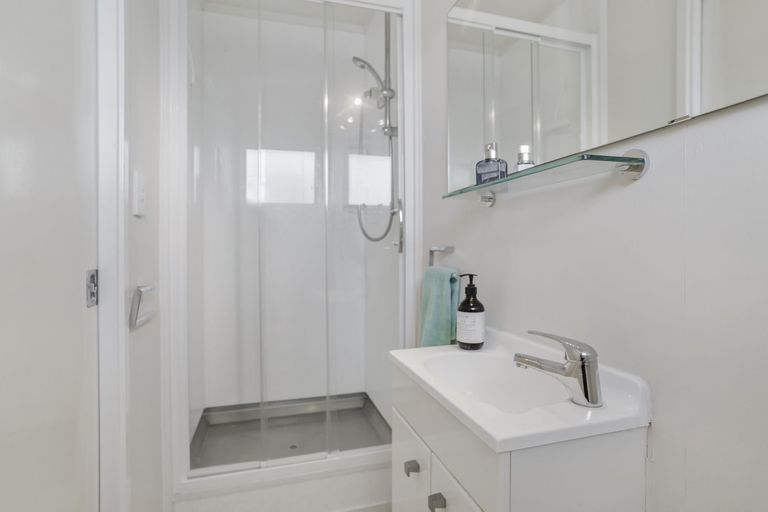 Photo of property in 2/10 Pinewood Grove, Botany Downs, Auckland, 2010