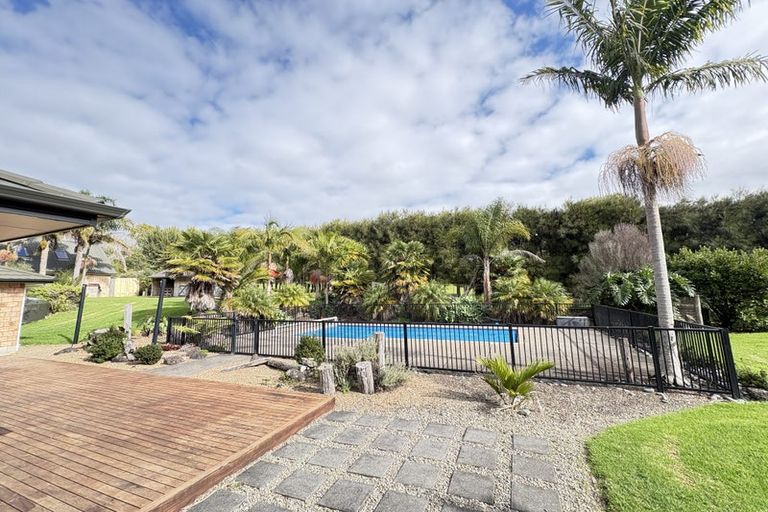 Photo of property in 30 Foster Road, Kumeu, 0891