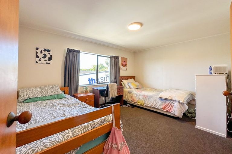 Photo of property in 1/1 Nigel Road, Browns Bay, Auckland, 0630