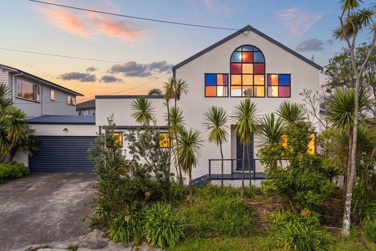 Photo of property in 2/953 Beach Road, Torbay, Auckland, 0630