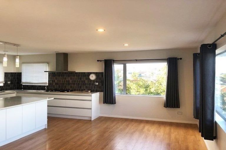 Photo of property in 65 Kirikiri Drive, Papakura, 2110