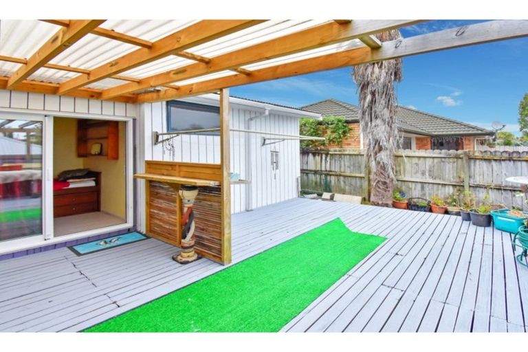 Photo of property in 18 Mcleod Road, Weymouth, Auckland, 2103
