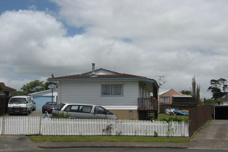 Photo of property in 8 Pureora Place, Clendon Park, Auckland, 2103