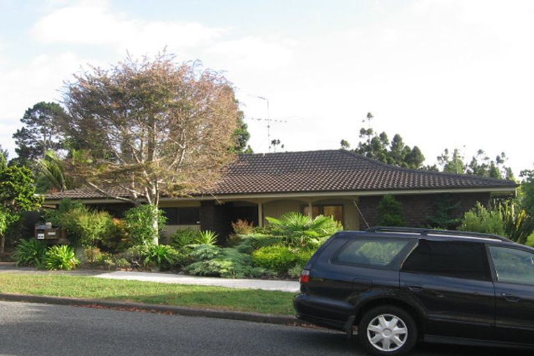 Photo of property in 10 Portsea Place, Chatswood, Auckland, 0626