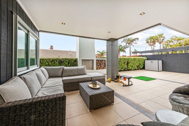 Photo of property in 6 Pleasant Place, Mellons Bay, Auckland, 2014