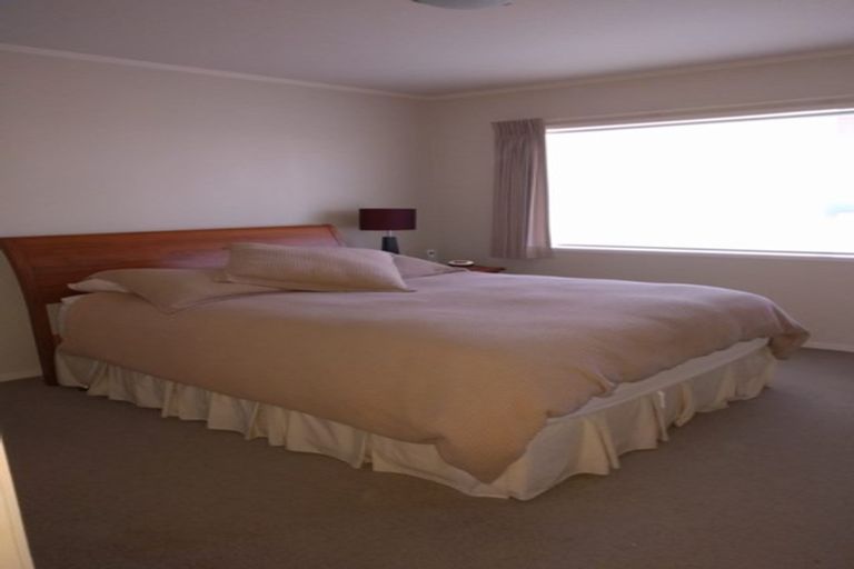 Photo of property in 1b Grainger Road, Te Atatu South, Auckland, 0610