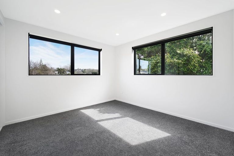 Photo of property in 16 Jade Avenue, Pakuranga Heights, Auckland, 2010