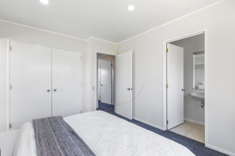 Photo of property in 19 Old Park Place, Takanini, 2112