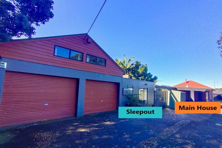 Photo of property in 2/36 Pupuke Road, Takapuna, Auckland, 0622