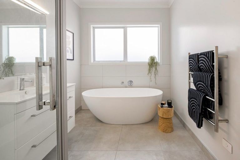 Photo of property in 82 Grey Street, Cambridge, 3434