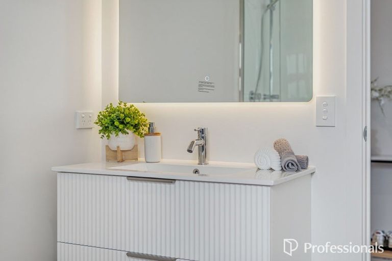 Photo of property in 9b Seddon Street, Waikanae, 5036