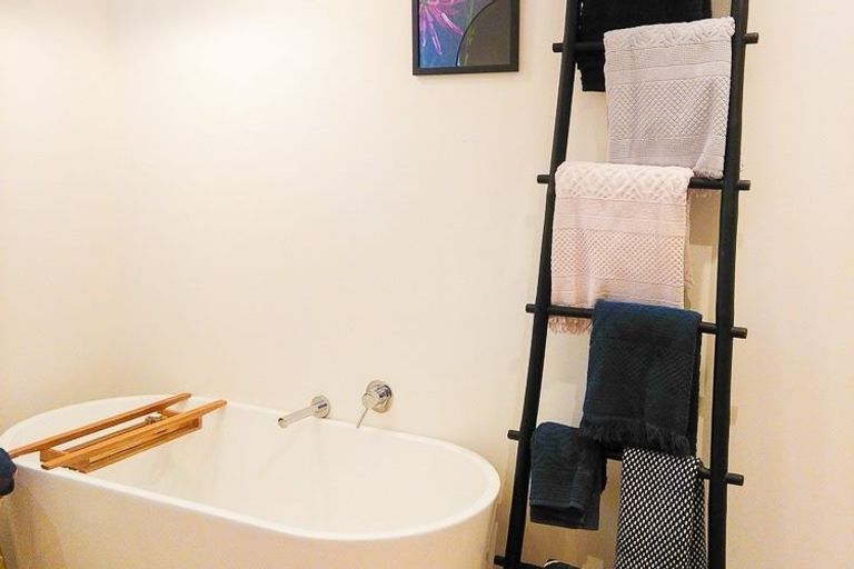 Photo of property in 2/246 Lake Road, Hauraki, Auckland, 0622