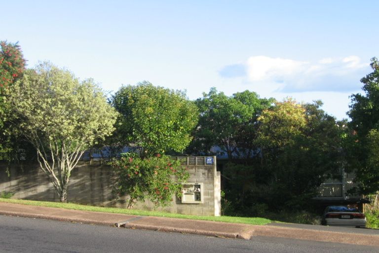 Photo of property in 26 Pupuke Road, Hillcrest, Auckland, 0627