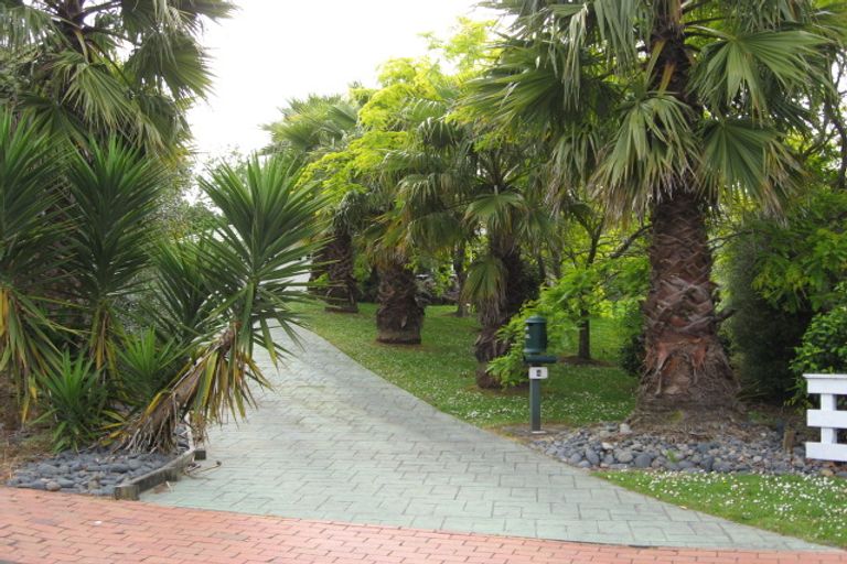 Photo of property in 4 Cloverfields Drive, Waimauku, 0812