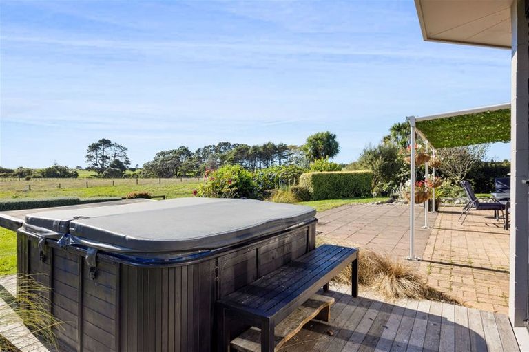 Photo of property in 1343 Devon Road, Brixton, Waitara, 4382