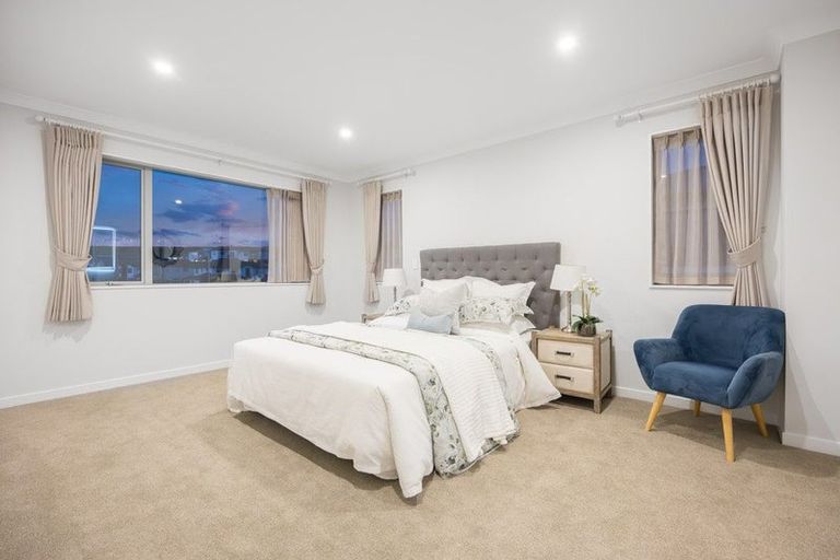 Photo of property in 8 Kina Place, Long Bay, Auckland, 0630