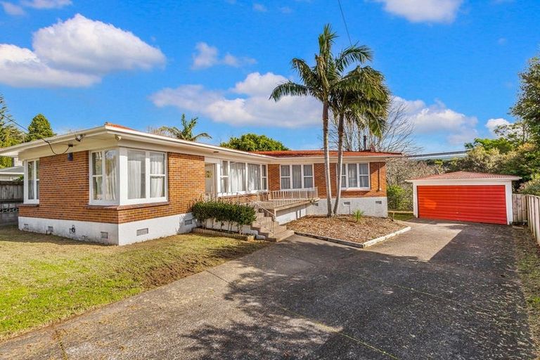 Photo of property in 52 Sylvan Crescent, Te Atatu South, Auckland, 0610