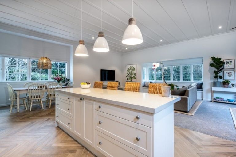 Photo of property in 33 Outlook Road, Greenhithe, Auckland, 0632