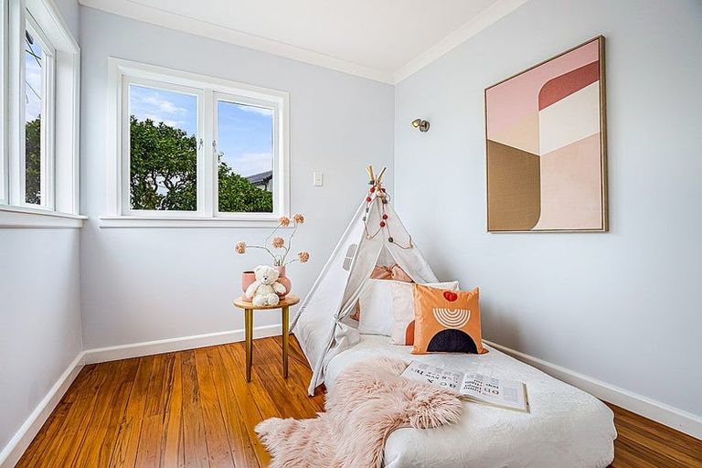 Photo of property in 10 West Lynn Road, Titirangi, Auckland, 0604