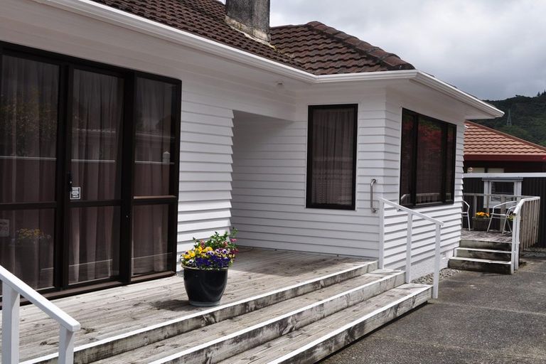 Photo of property in 57 Kowhai Avenue, Ebdentown, Upper Hutt, 5018