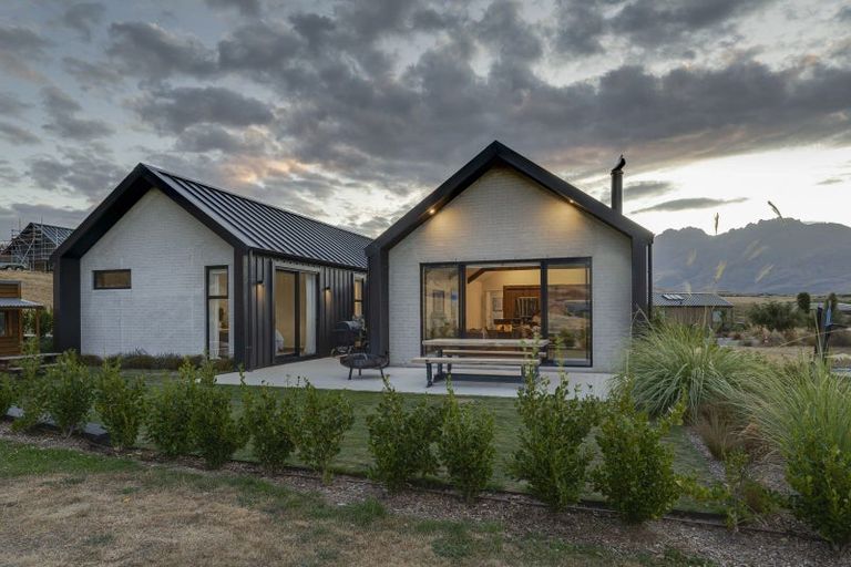 Photo of property in 52 Cunninghams Drive, Jacks Point, Queenstown, 9371