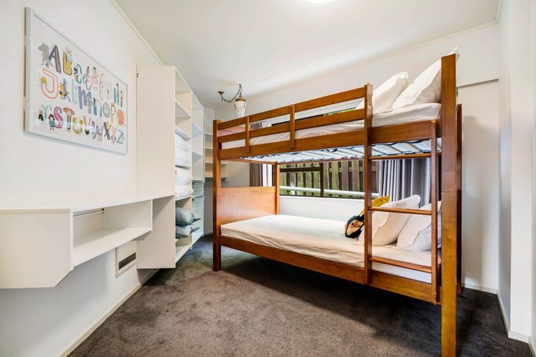 Photo of property in 140 Fisher Parade, Farm Cove, Auckland, 2012