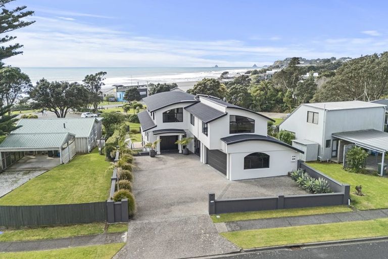 Photo of property in 1 Arden Place, Oakura, 4314