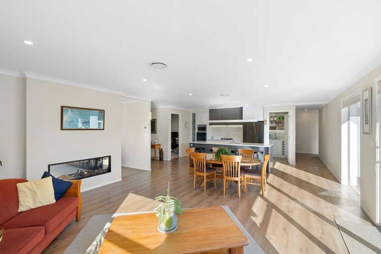 Photo of property in 10 Magnolia Place, Levin, 5510