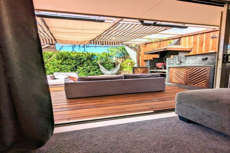 Photo of property in 32 Roy Maloney Drive, Henderson, Auckland, 0612