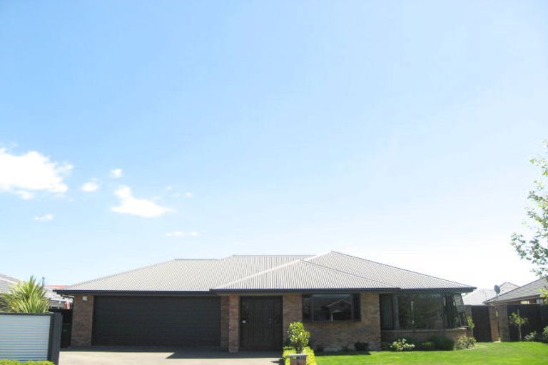 Photo of property in 8 Vaughan Way, Redwood, Christchurch, 8051