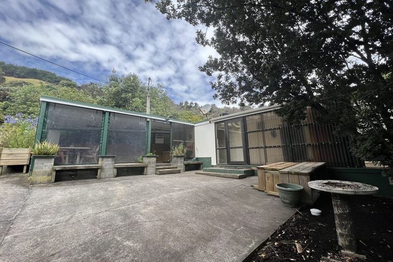 Photo of property in 3 North Street, Mokau, 4376