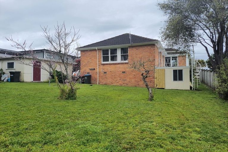 Photo of property in 30 Weybridge Crescent, Glen Innes, Auckland, 1072