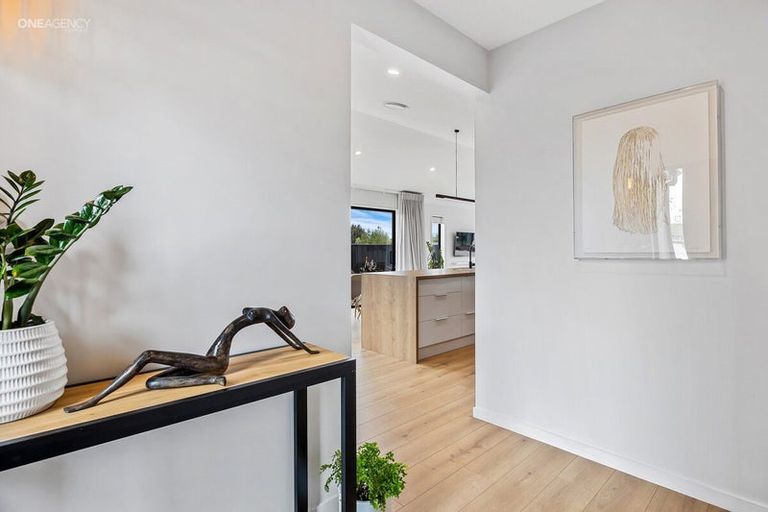 Photo of property in 12 Oakville Close, Rangiora, 7400