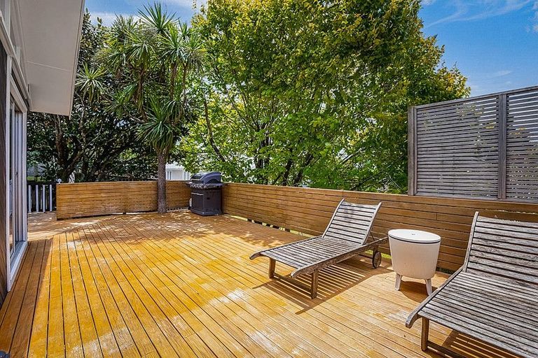 Photo of property in 241 Glengarry Road, Glen Eden, Auckland, 0602