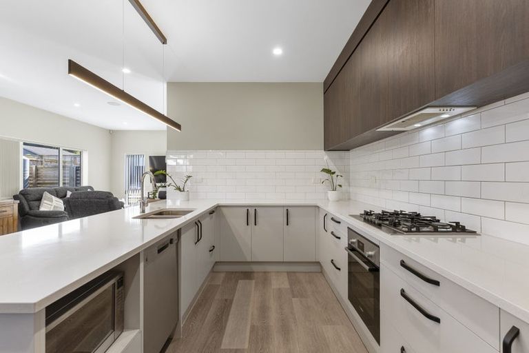 Photo of property in 24 Holcroft Street, Papakura, 2110