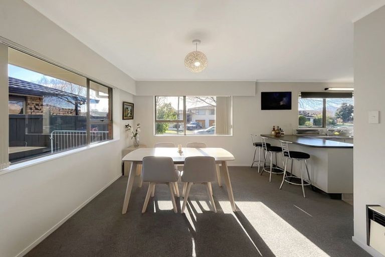 Photo of property in 6 Caulfield Place, Awapuni, Palmerston North, 4412